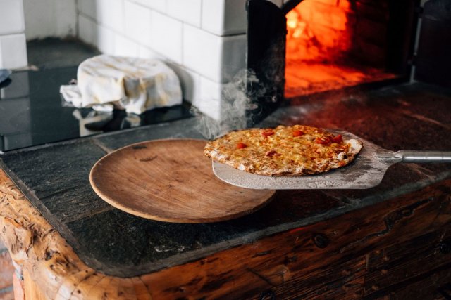 MAKING PIZZA AT HOME IS A SERIOUS BUSINESS!